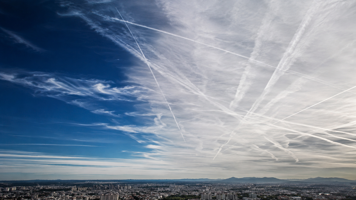 Scie anomale: cloud seeding e cielo colonizzato